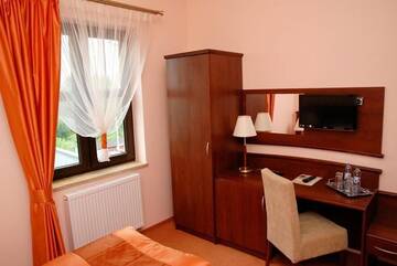 Фото номера Трехместный номер Апарт-отели Aparthotel Ekspresja г. Накло-над-Нотецён 6